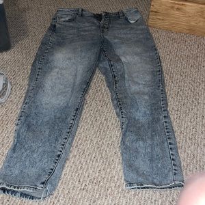 Medium washed, unripped, high rise mom jean